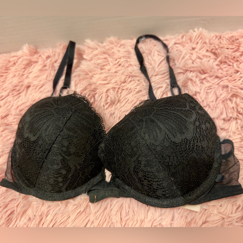Victoria's Secret Very Sexy Push-Up Underwire Black Lace Bra Sz 34C EUC